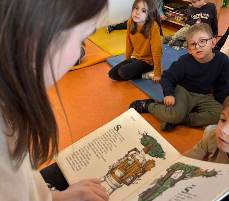 Bajka, svemirska priča, pjesme, vještica i otmičar